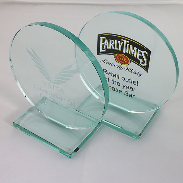 N111 15 x 10cm Jade Glass Circle Award - Engraved