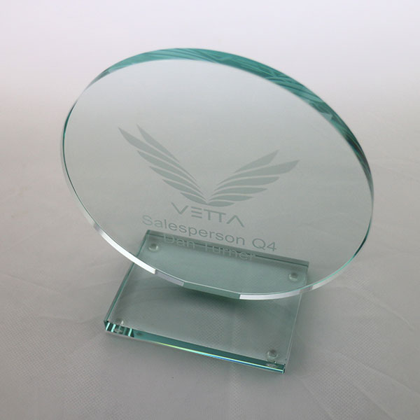 N111 15 x 10cm Jade Glass Circle Award - Engraved